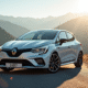 Renault Clio 2 RS argentée sur route de montagne ensoleillée